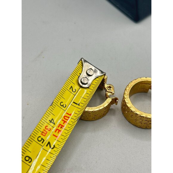 Vintage Signed MONET Clip On Hoops Earrings Wide Textured Classic Design - Picture 8 of 9